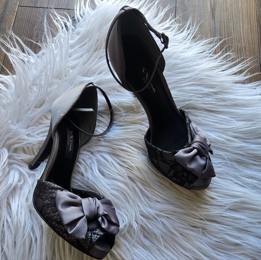 NINA New York Gray Peep-Toe Heels with Bow- Size 7. 5